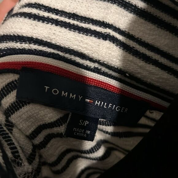 Tommy Hilfiger small cowl neck  D - Picture 6 of 6